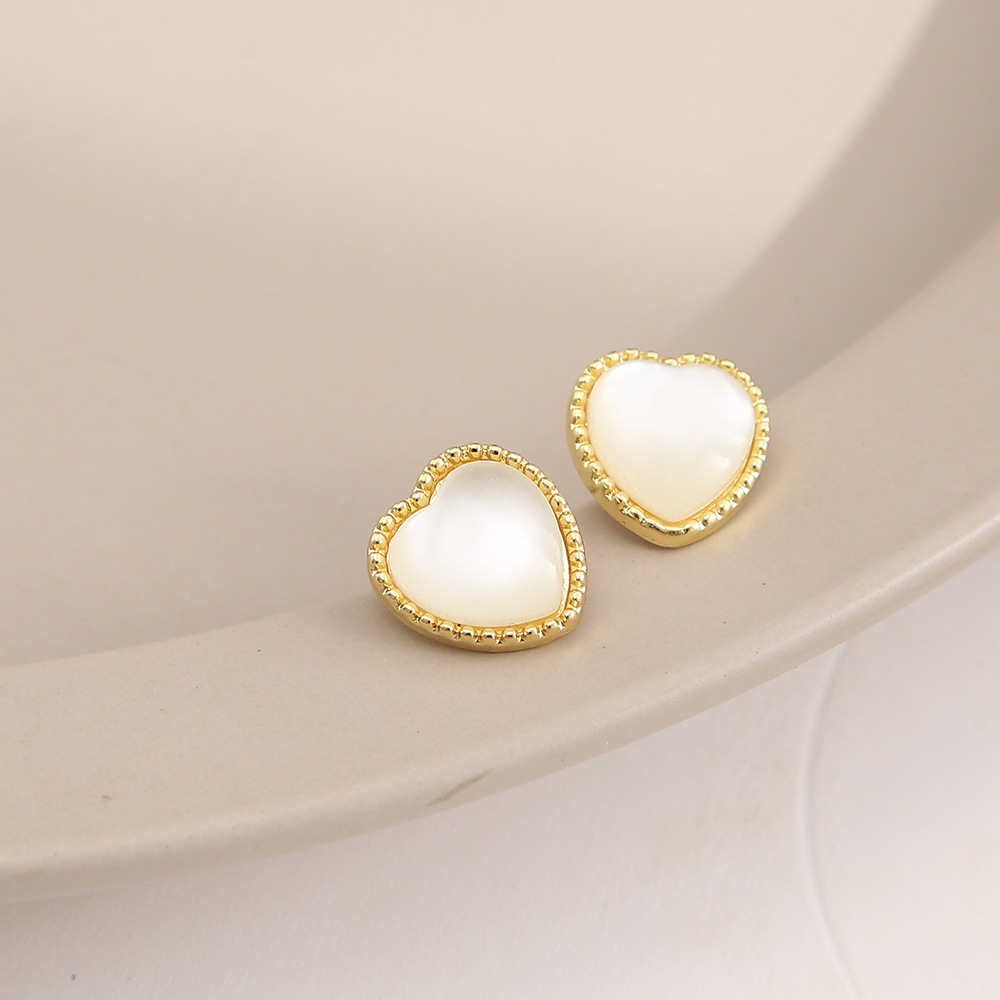shopee earrings are creative, simple and elegant. White heart-shaped earrings are small, exquisite and high-end. Wholesale heart-shaped stud earrings Specification drawing