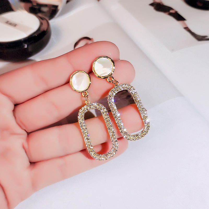 Exaggerated full-diamond earrings for female Internet celebrities, versatile small stud earrings for female students, tassel jewelry earrings, European and American small accessories full figure