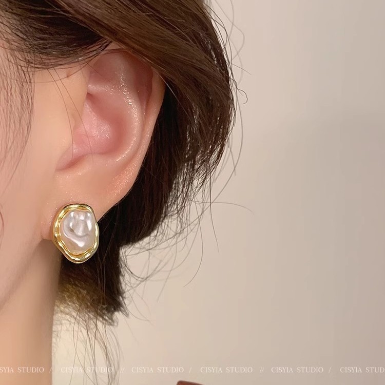 Retro French Baroque pearl stud earrings, unique and niche Spring and Autumn earrings, 2025 new style bestsellers, high-end earrings Specification drawing