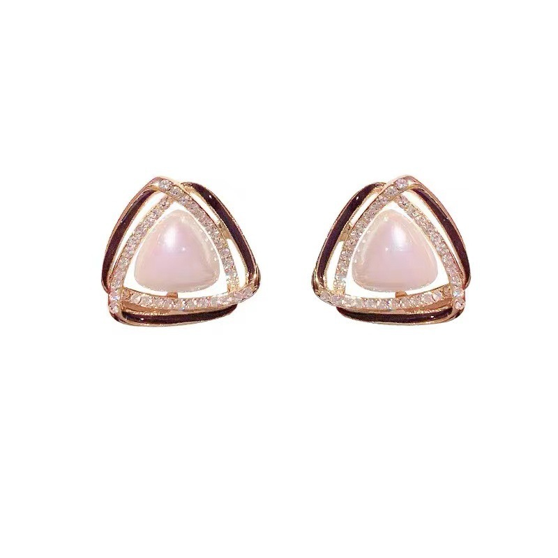 S925 Silver Needle stylish geometric triangular pearl Stud earrings, a new trendy pearl earring with a niche design sense Item Picture
