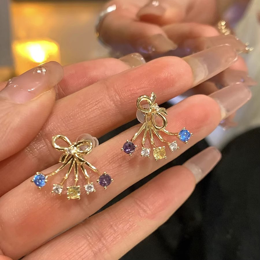 Super shiny colorful bow stud earrings for women, light luxury and high-end style earrings, niche design, new autumn and winter earrings Application Scenario