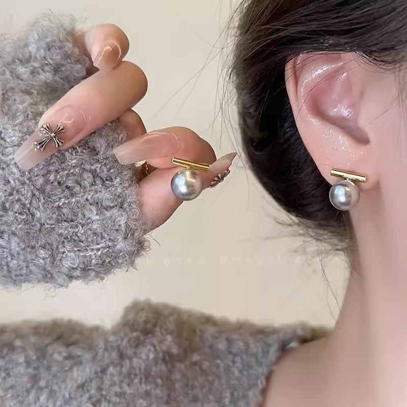 Balanced one-bar pearl silver needle stud earrings for women, retro cold grey chanel-style earrings, simple and versatile bestsellers Specification drawing
