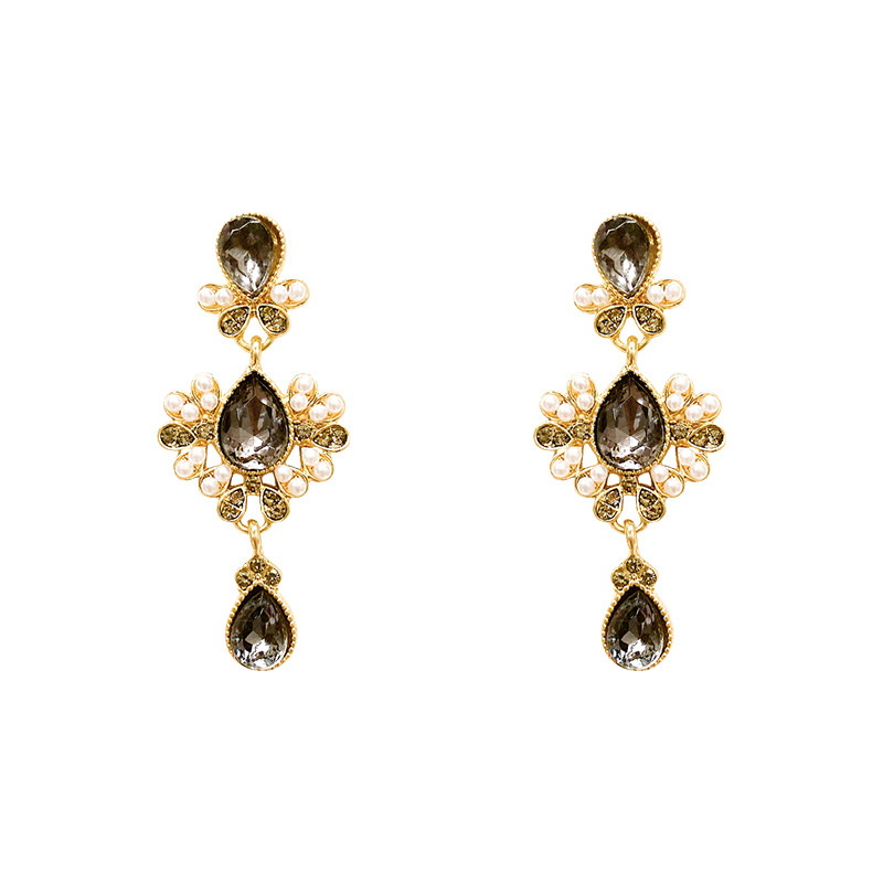 French retro court-style pearl earrings with a sense of high-end women, diamond-encrusted and elegant long stud earrings, fashionable and elegant earrings for socialites Item Picture