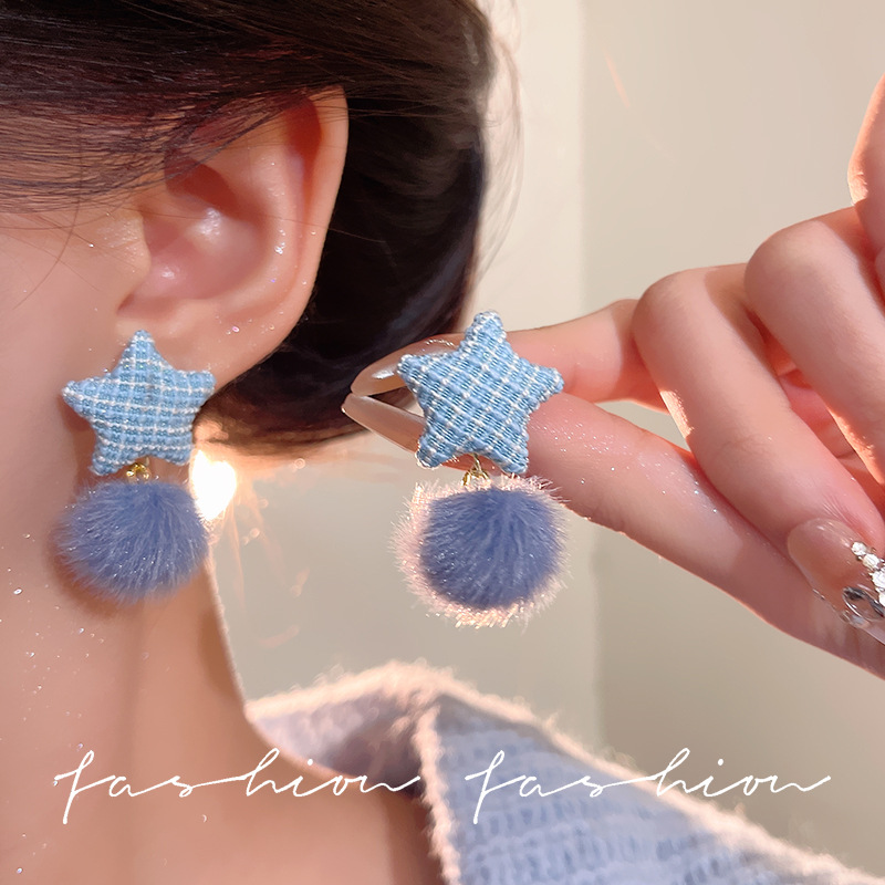Winter star-shaped fluffy earrings, autumn and winter high-end, light luxury and exquisite stud earrings, niche and unique plush earrings and earrings full figure