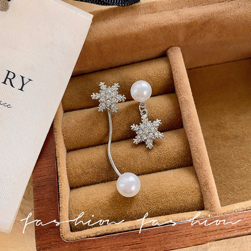 Earrings 2025 New bestsellers, unique and elegant style, stud earrings, women's high-end, light luxury accessories, pearl earrings details Picture