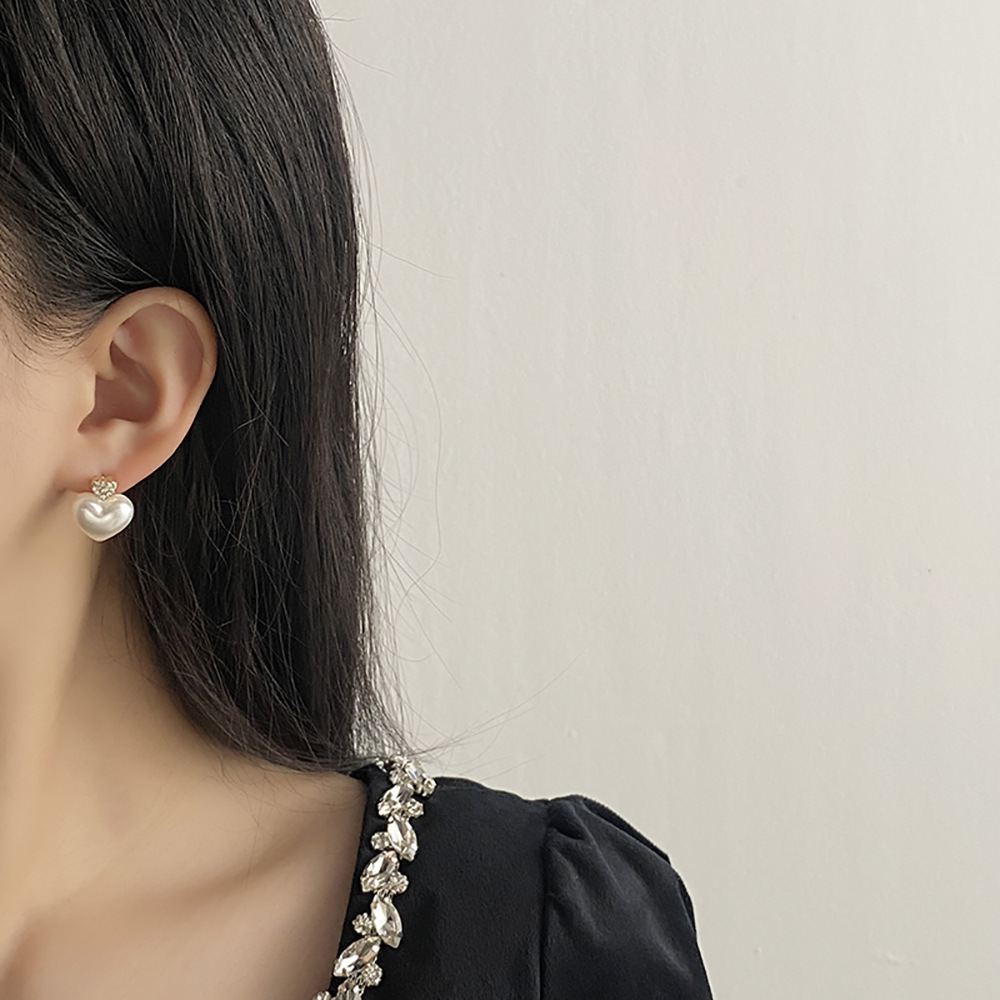 New pure silver pearl stud earrings and flower earrings for women, with a unique design sense, are light luxury earrings that are fresh and sweet details Picture