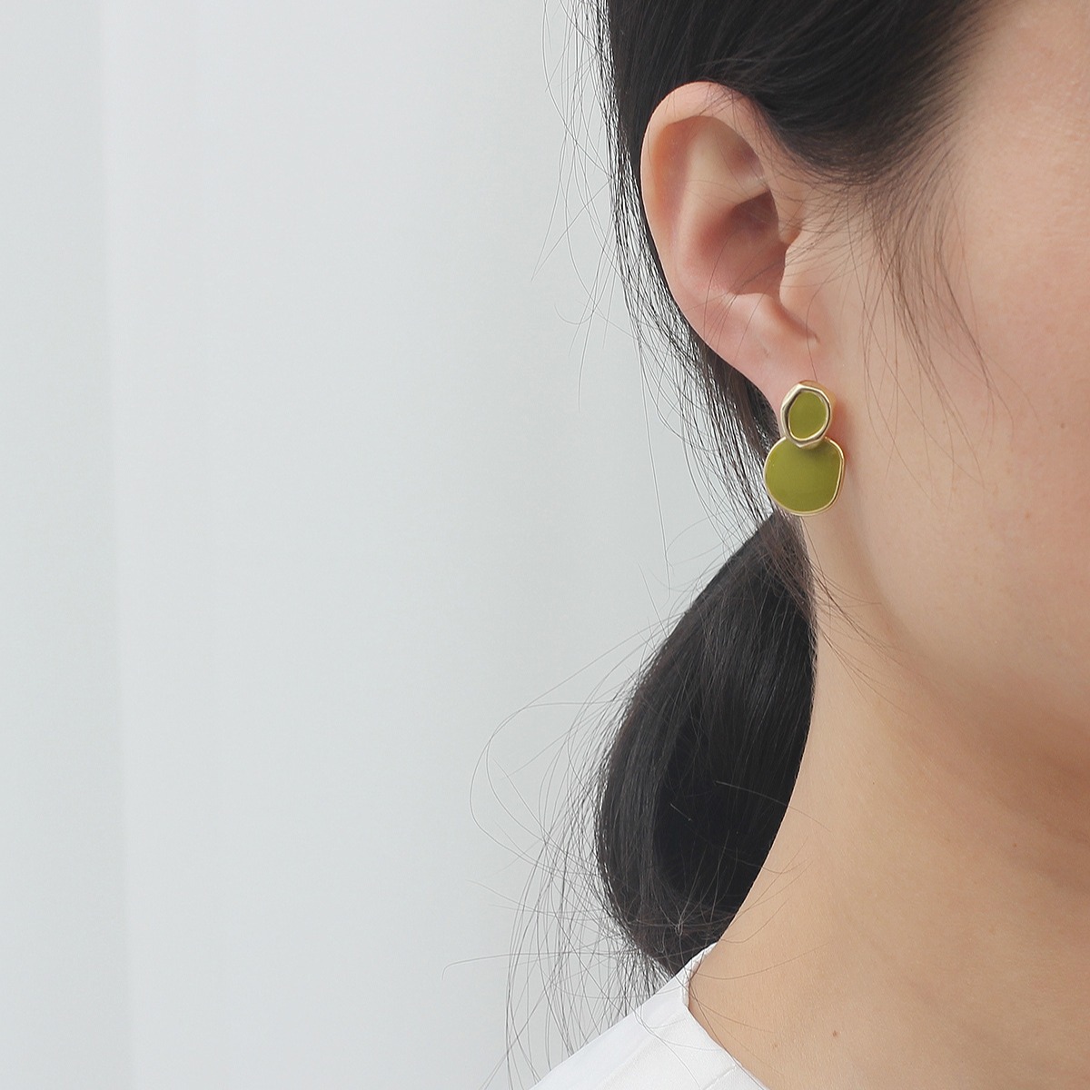 New trendy earrings from Japan and South Korea, women's retro Hong Kong-style geometric earrings, oil-dripping multi-color Morandi color stud earrings details Picture