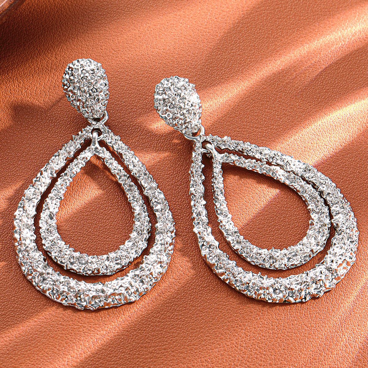 Fashionable and exaggerated double-layer teardrop-shaped grand earrings that are selling well across borders from Europe and America. Creative and personalized long geometric earrings Specification drawing