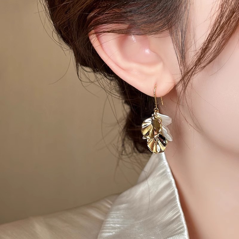 Shell flower earrings for women 2025 New bestseller, unique and niche style, stud earrings, light luxury, high-end and exquisite earrings Specification drawing