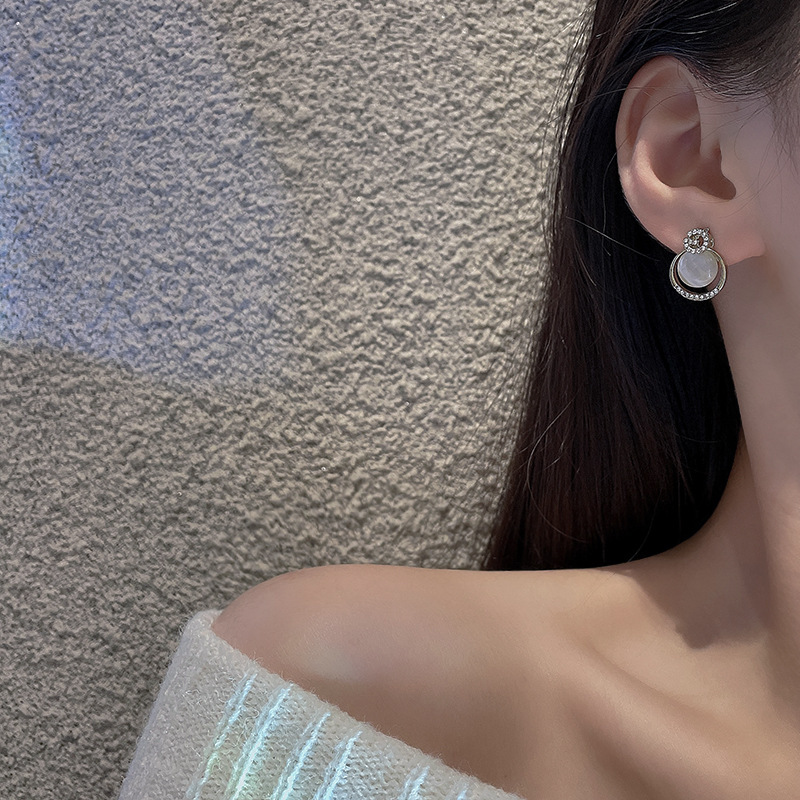 Light luxury and high-end, letter cat's eye stone ear studs, feminine charm, ins style earrings, 2023 new trendy earrings wholesale Specification drawing