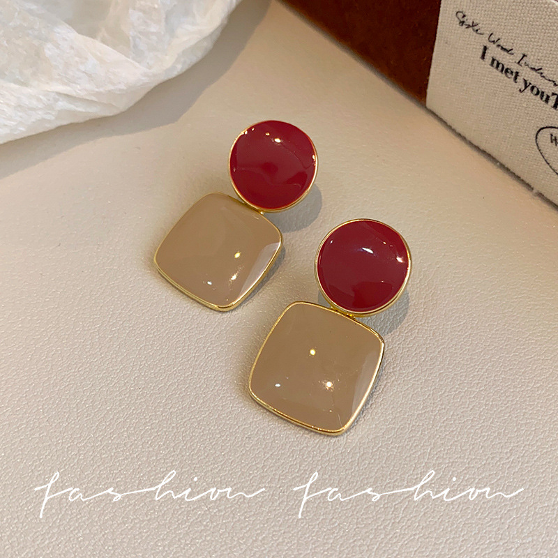 Retro Hong Kong-style color-blocking glazed geometric earrings for women, a light luxury and high-end look, fashionable round face earrings, new style in 2025 Specification drawing