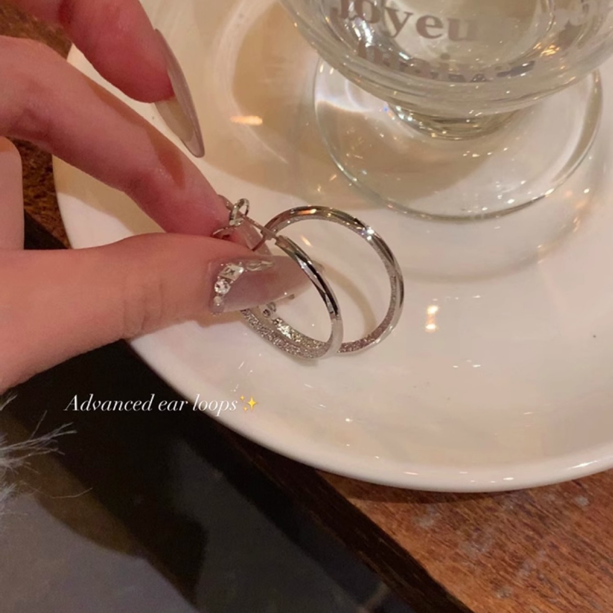 Silver needle, versatile and simple, large ear rings, feminine quality, circle earrings, high-end earrings, Hong Kong-style bestsellers, stud earrings and ear buckles Application Scenario