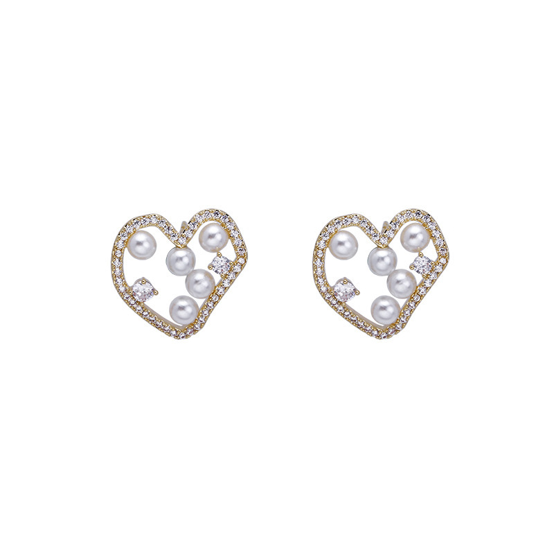 S925 Silver needle Korean fashionable and elegant diamond-encrusted heart-shaped stud earrings, a niche design of pearl retro earrings by female Internet celebrities, a trend Item Picture