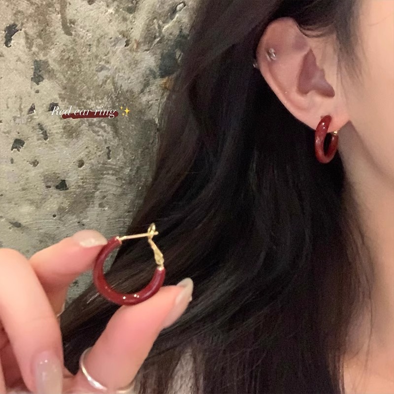 The new autumn and winter Ankela red stud earrings for women exude a sense of light luxury and high-end elegance. This unique and niche design is an accessory details Picture