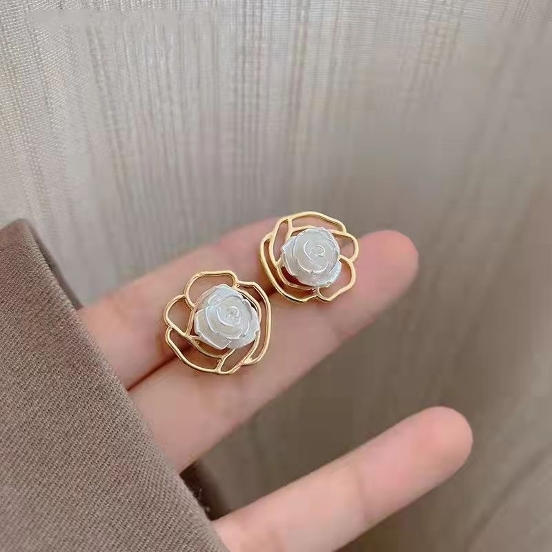 S925 Silver Needle Japanese and Korean camellia rose flower stud earrings, simple and retro French elegant, gentle and light luxury style full figure