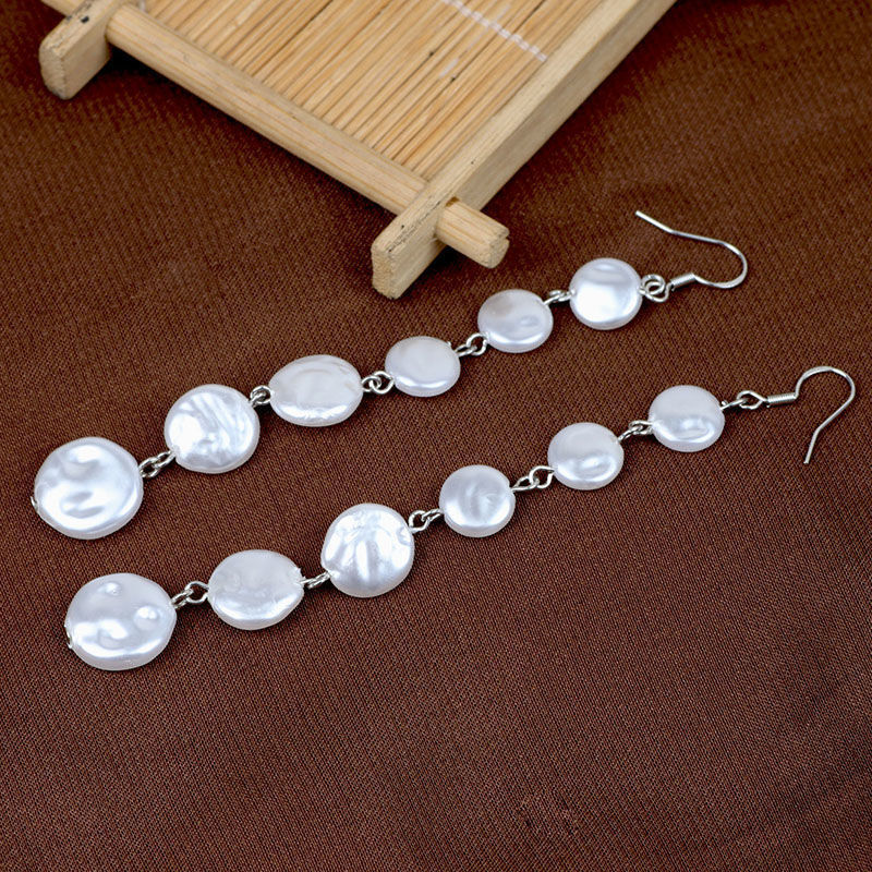Original design Baroque pearl earrings for women, long style, elegant and retro, grand, round ear line tassels new product Application Scenario
