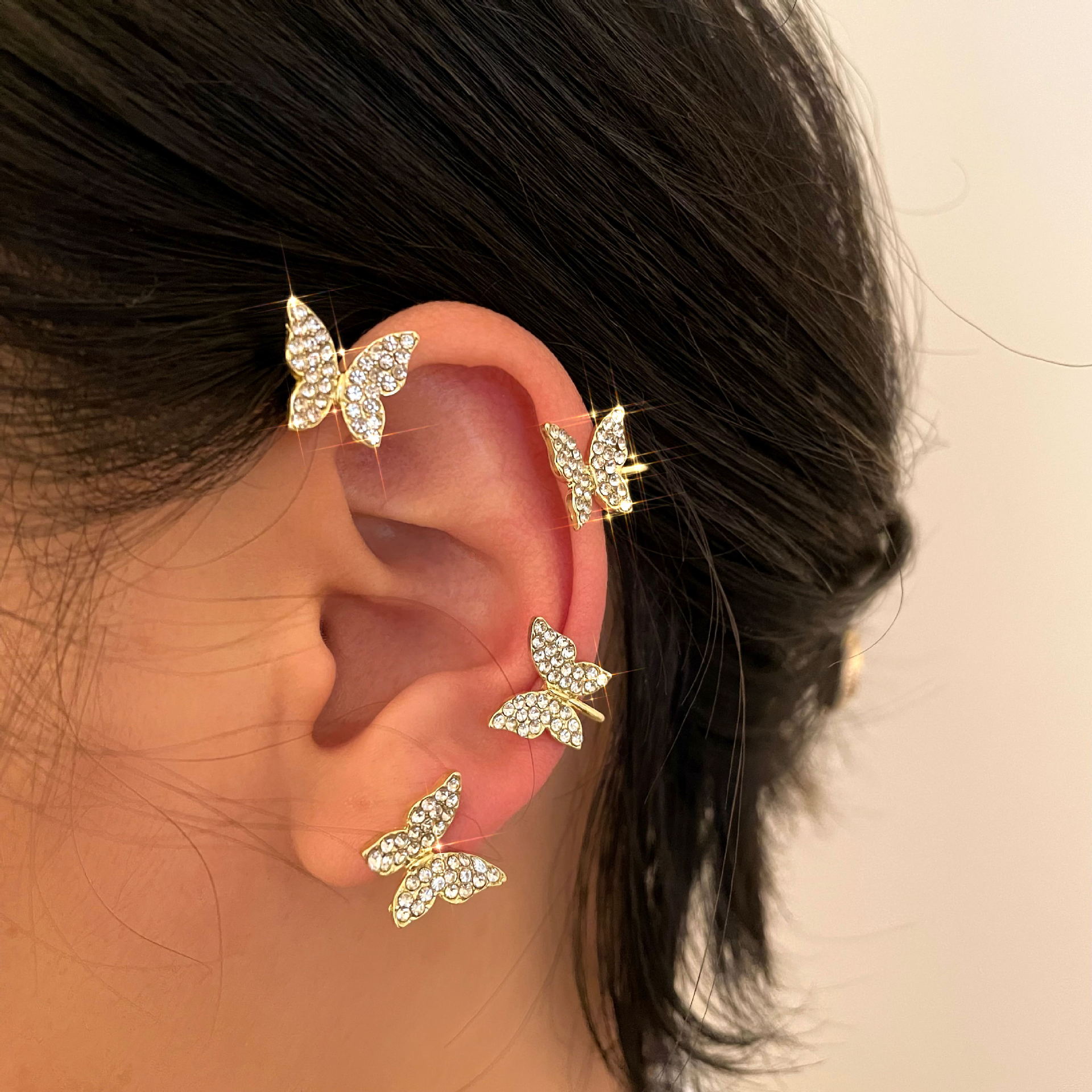 The best-selling item on AliExpress is the water diamond butterfly ear pendant, which features a creative and unique design with a piercing thread that wraps around the earlobe full figure