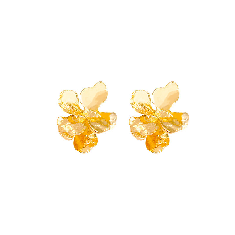 Metal irregular flower stud earrings for women with a unique European and American design, 925 silver needle vintage and elegant earrings Item Picture