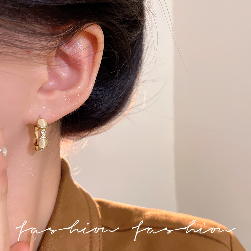 S925 Silver Needle, Korean Dongdaemun Stylish Earrings, Geometric C-shaped cat's eye stone earrings, internet-famous fashionable and individual earrings Application Scenario
