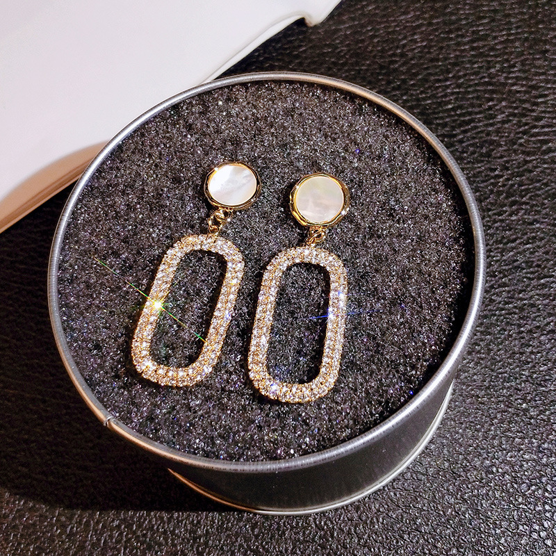 Exaggerated full-diamond earrings for female Internet celebrities, versatile small stud earrings for female students, tassel jewelry earrings, European and American small accessories Specification drawing