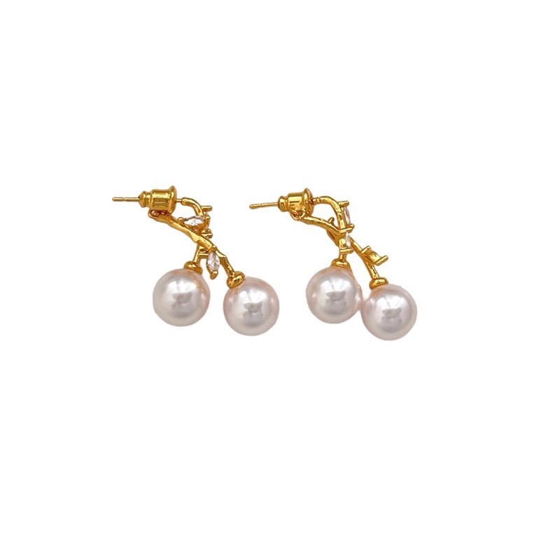A pair of zircon leaf pearl stud earrings for women in 2025, featuring a light luxury and high-end look, is a niche design of earrings Item Picture