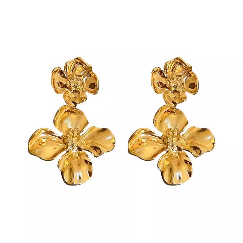 vintage floral metal heavy metal earrings with a high-end and exaggerated golden style. Earrings and accessories for socialites' evening gowns Item Picture