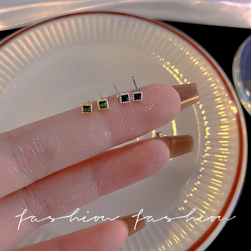 S925 Silver Needle Emerald square ear-piercing Stud earrings for Women, simple, small and versatile, 2023 new style earrings full figure