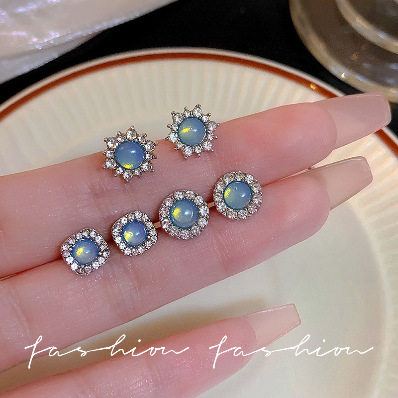 S925 Silver Needle Gentle crystal Stud earrings for women, with a light luxury, exquisite and cool feel, are unique and niche ear accessories Specification drawing