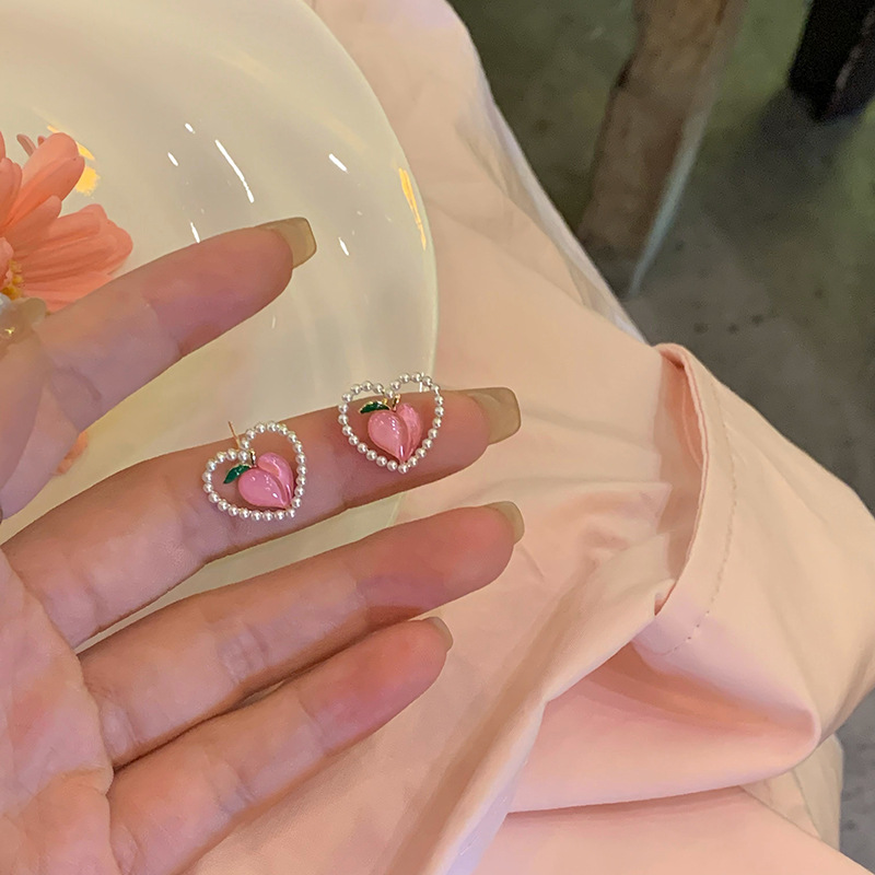 Pink and tender peach heart-shaped pearl earrings, women's inS-style niche design, high-end sweet earrings, elegant stud earrings full figure