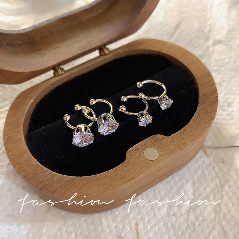 High-end, light luxury, exquisite crystal ear bone clip for women without ear piercings, a new bestseller in 2025, trendy and stylish earrings Specification drawing