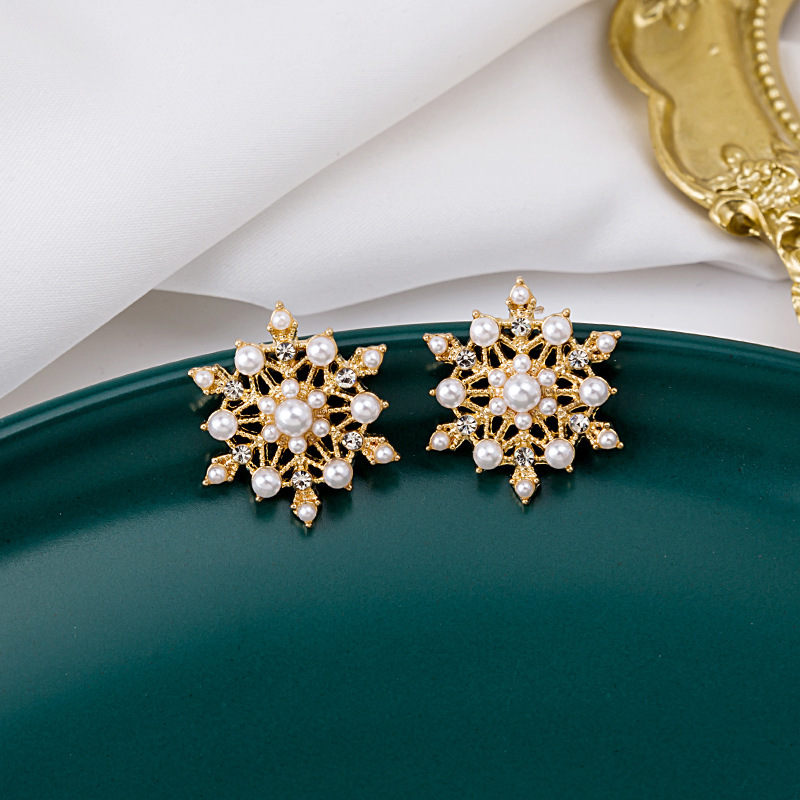 925 Silver needle Sparkling Diamond Snowflake pearl Stud earrings, exquisite Korean internet-famous French light luxury elegant and charming earrings and earrings Specification drawing