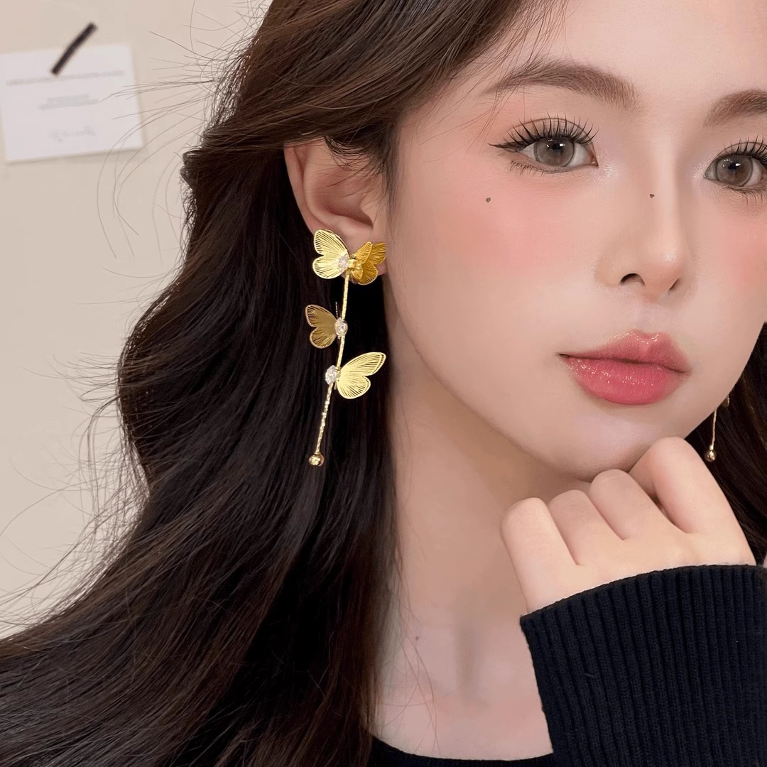 Retro golden butterfly tassel long stud earrings, high-end and fashionable earrings for women, elegant and stylish, round face earrings Specification drawing