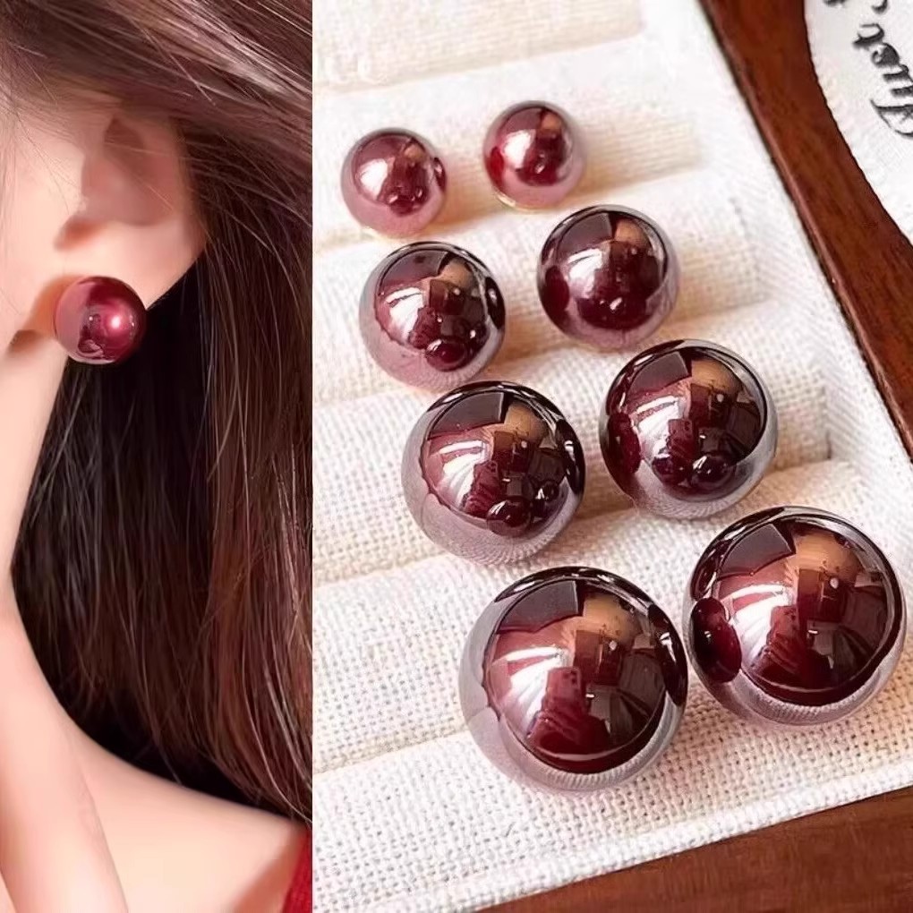 Retro style, wine-red round stud earrings, women's light luxury, high-end, simple earrings, niche design, unique earrings full figure