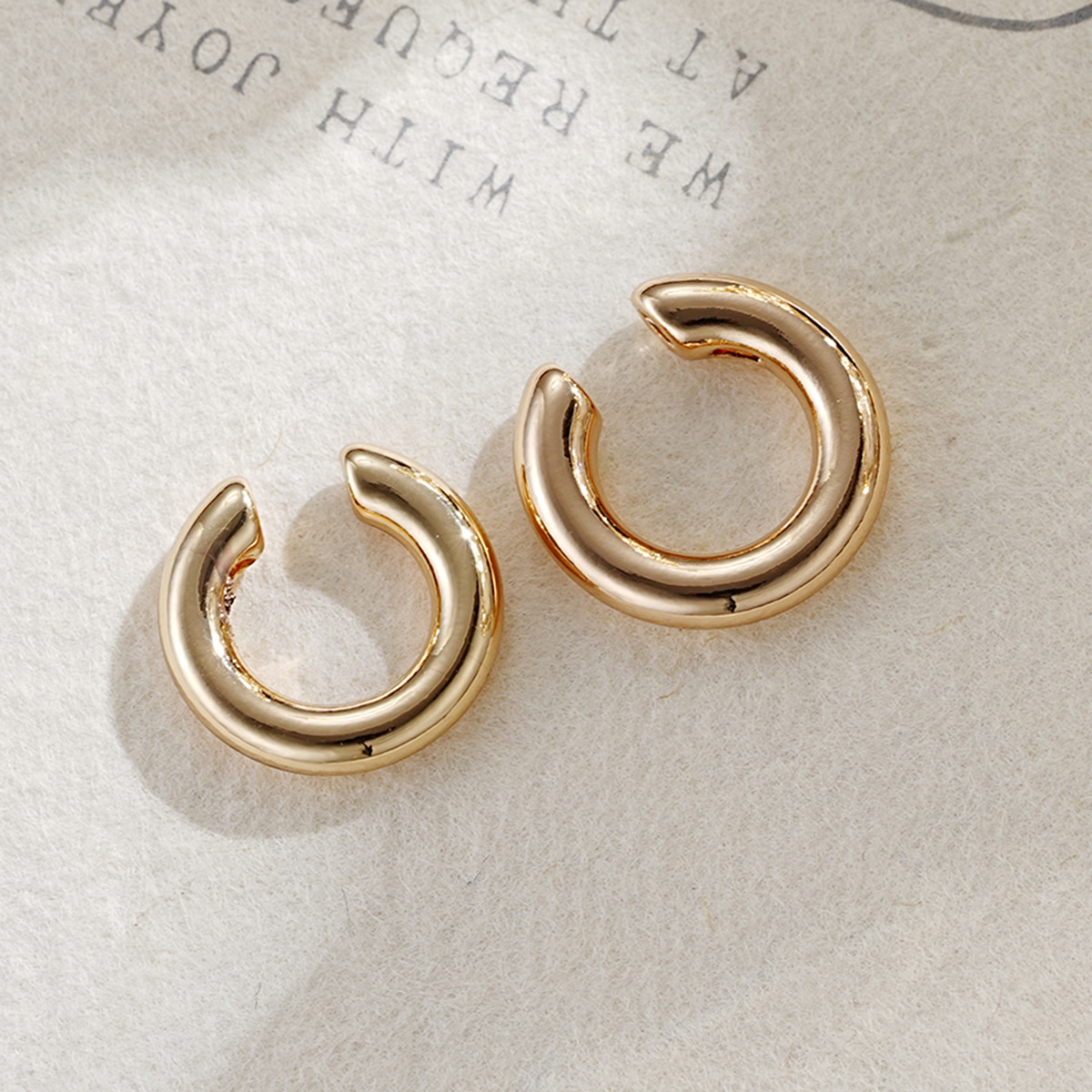 European and American punk asymmetrical metal ear clips, double round ear bone clips, women's C-shaped ear bone clips, earrings and jewelry wholesale details Picture