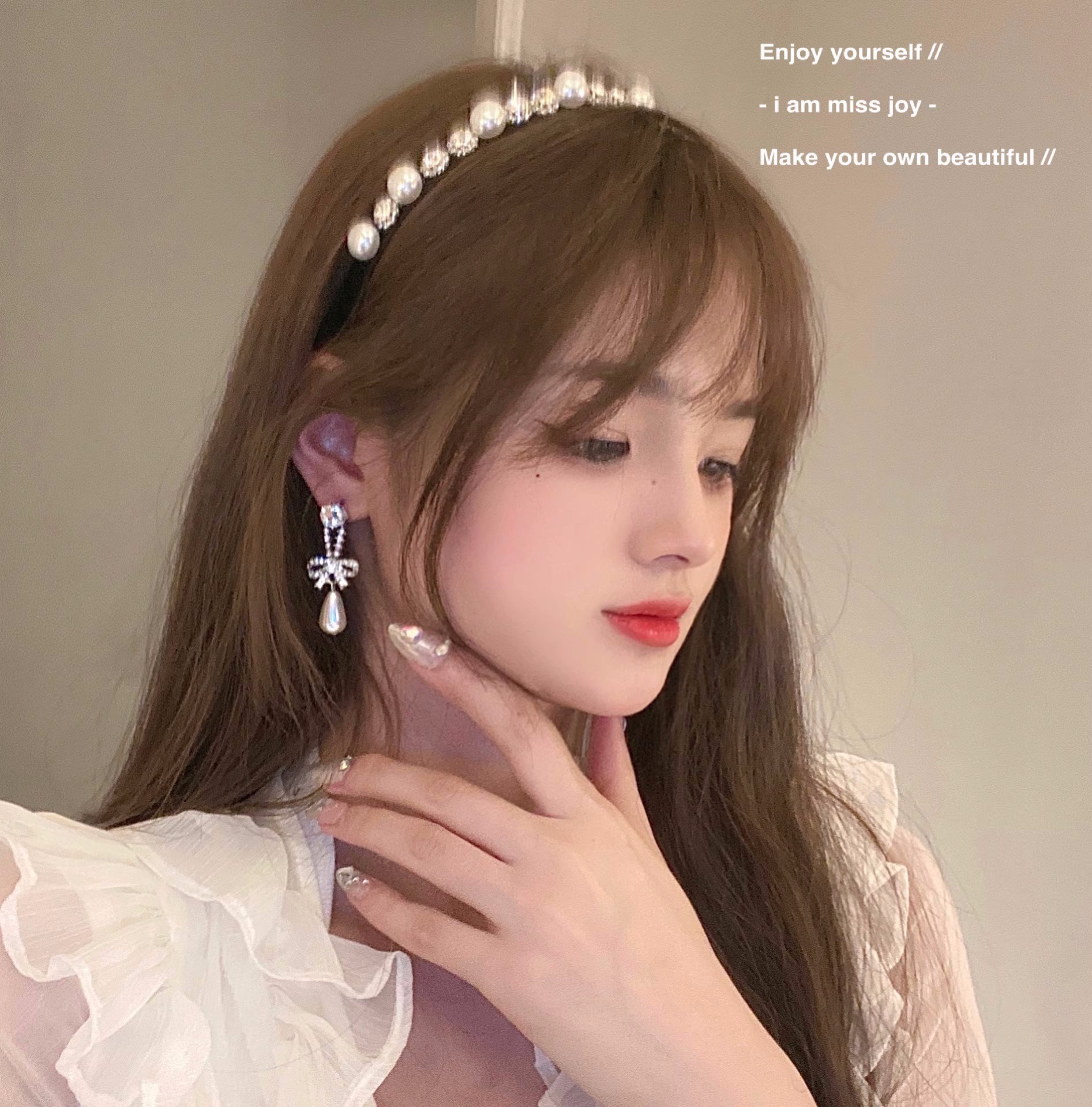 Retro bow tassel earrings with a Japanese and Korean style, exuding a high-end feminine charm. Instagram influencers with diamond-encrusted stud earrings and elegant long earrings details Picture