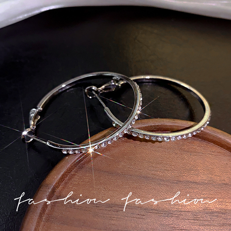 S925 Silver Needle Exaggerated large ear rings for women, Korean personality and style, ear studs, fashionable ear buckles, circle earrings and accessories Application Scenario
