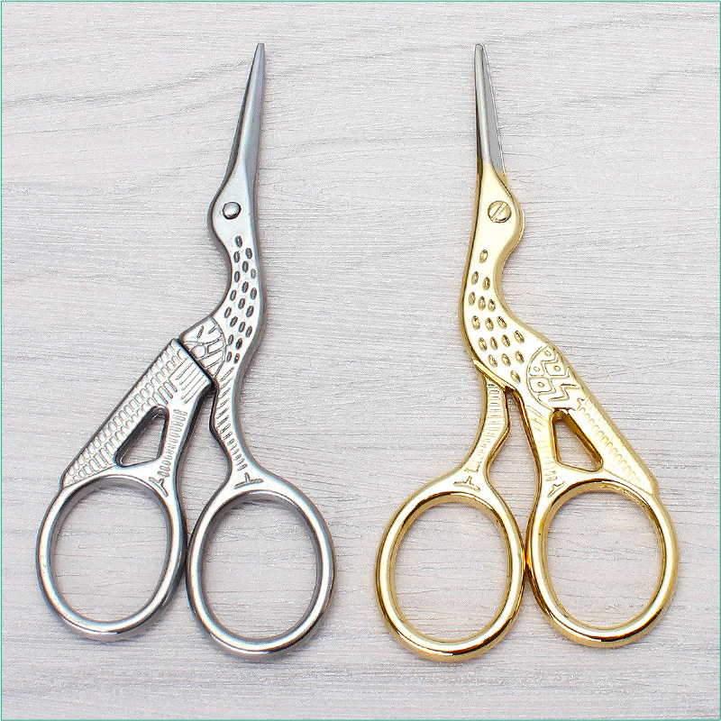 Stainless steel gold-plated crane scissors, 9.3cm yarn scissors, needling cross-stitch scissors, thread end scissors, tailor scissors Application Scenario