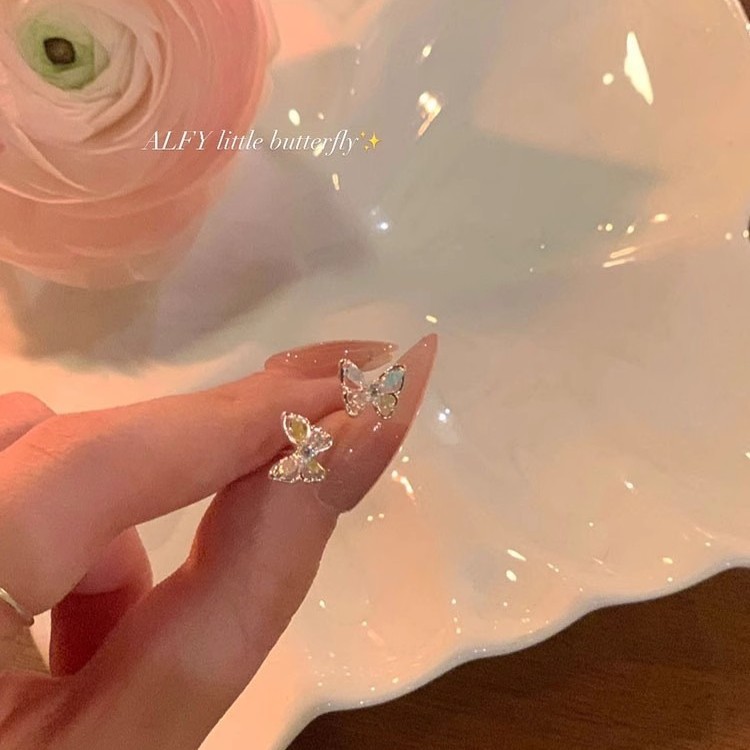Colorful sparkling butterfly stud earrings for women, light luxury, simple, fashionable and high-end style earrings, niche design, elegant and versatile earrings Application Scenario
