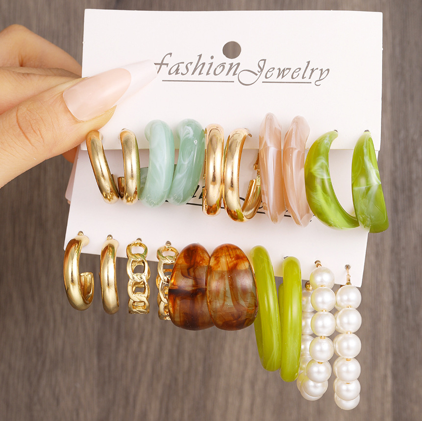A new cross-border bestseller set of 10-piece imitation pearl resin earrings, a creative and stylish C-shaped earring set with a European and American style details Picture