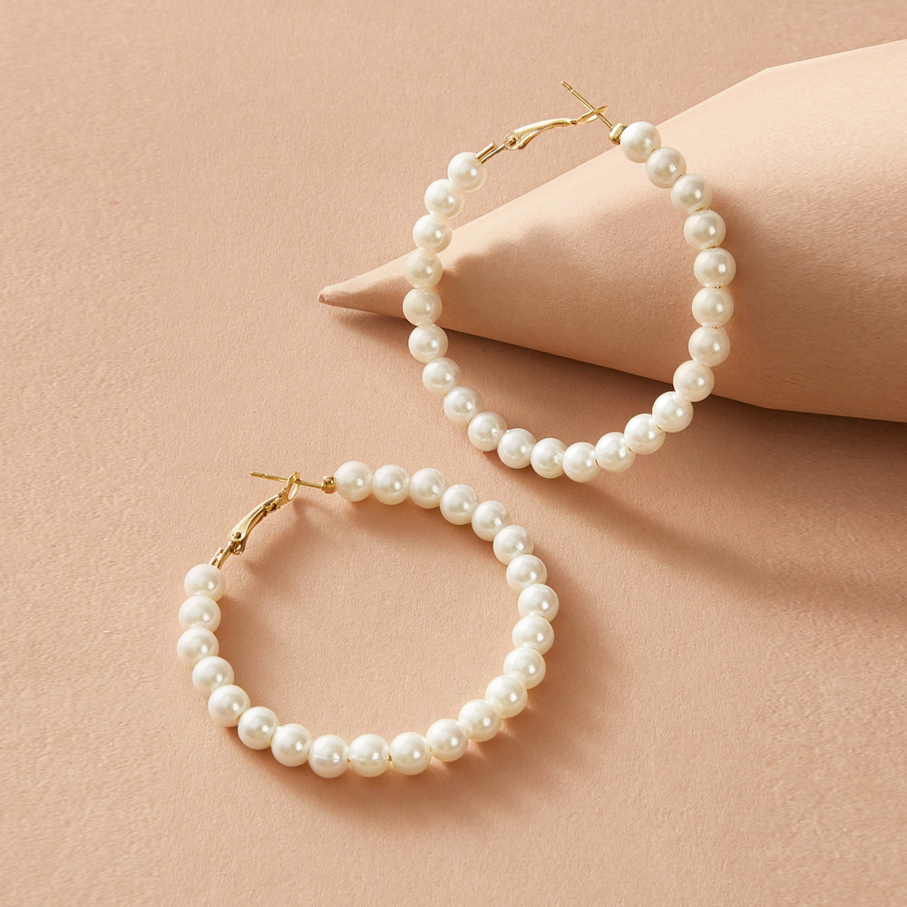 Han Zhishang's European and American cross-border style artificial pearl earrings are creative, retro and simple. They are the same style as the Ins ear rings for women full figure