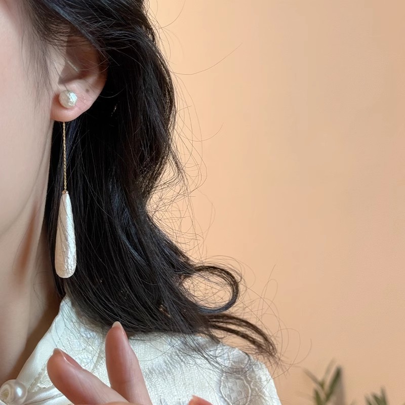 Retro and elegant new fashion silver needle earrings, tassel dress, cotton beads, long earrings, light luxury pearl stud earrings details Picture