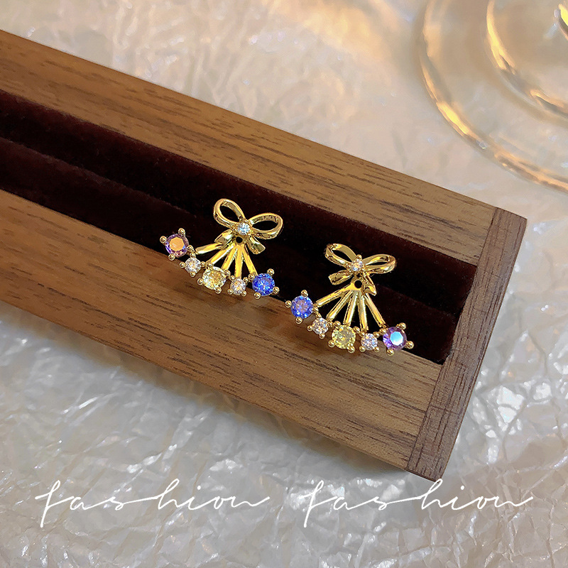 The design sense features a pair of women's light luxury, high-end, elegant, exquisite and versatile earrings and earrings with bow zircon stud earrings on the front and back Application Scenario