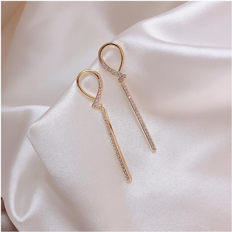 S925 Silver Needle, a popular full-diamond earrings and earrings accessory, a new trendy earrings for Korean women with a unique style, featuring long stud earrings Specification drawing