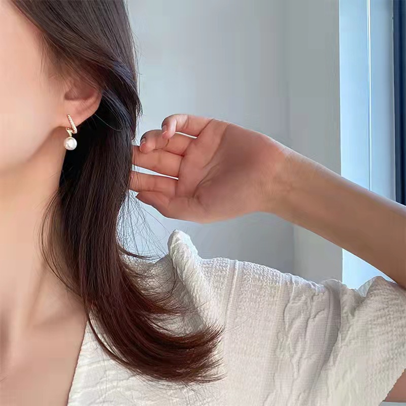 S925 Silver Needle Japanese and Korean geometric line pearl earrings, a light luxury and niche design for women, super fairy-like and versatile stud earrings details Picture