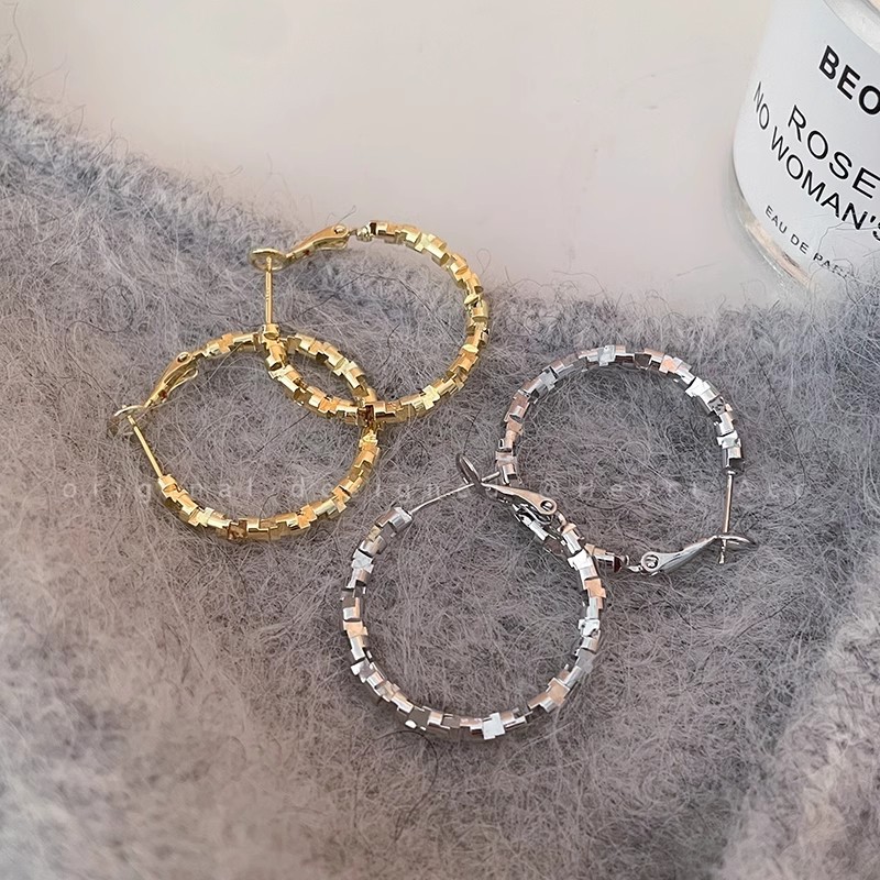 Silver ring earrings 2025 New bestseller, ear buckle, light luxury and high-end feel, exaggerated ear ring, round face, plain ring earrings details Picture