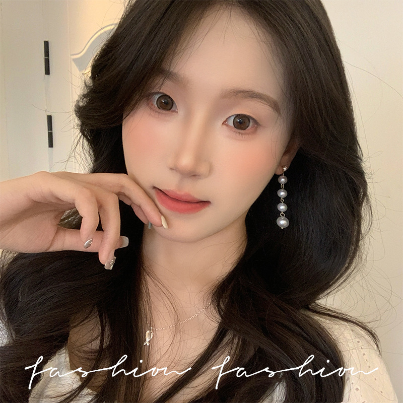 This is a unique and stylish long pearl earring from South Korea. It is a trendy and elegant ear accessory with a simple yet sophisticated look. It features sparkling diamond earrings for women Specification drawing