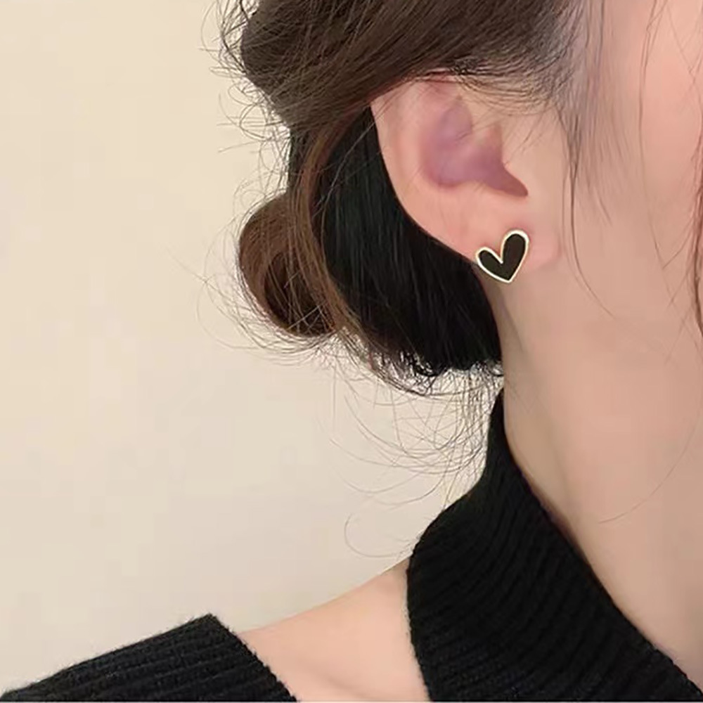 S925 Silver Needle Korean fashion heart-shaped earrings, ins light Luxury sweet Daily versatile stud earrings, pearl white heart details Picture