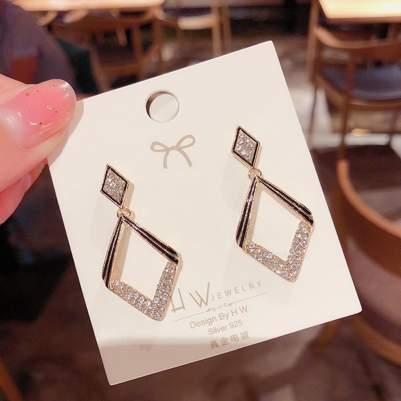 New 925 silver needle rectangular diamond-encrusted stud earrings, a stylish Korean-style, personalized, trendy geometric fan-shaped earrings and pendants Specification drawing