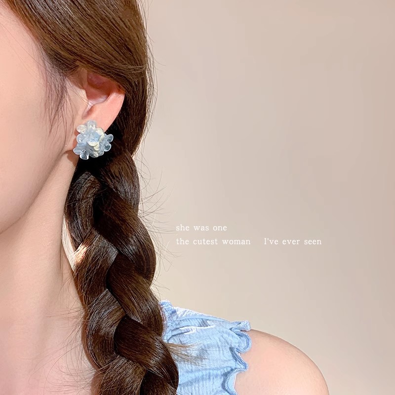 Floral cluster dyeing, super fairy-like French acrylic flower stud earrings, women's light luxury, high-end, niche and elegant earrings and earrings Specification drawing