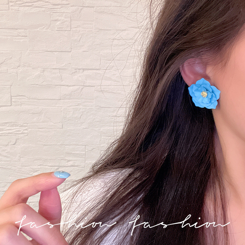 Three-dimensional flower stud earrings for women, 2025 new style, high-end design, gentle, sweet, fashionable and versatile earrings and earrings Application Scenario